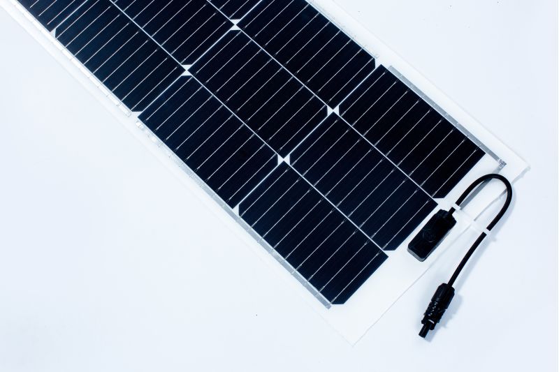 lightweight_flexible_solar_module_90W3